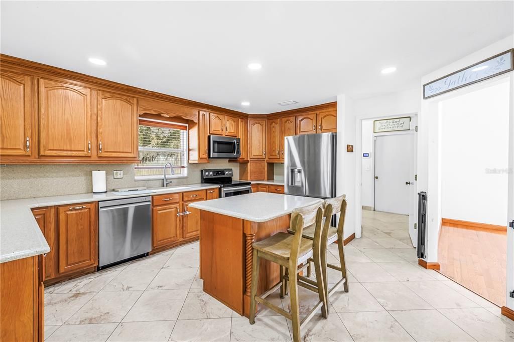 For Sale: $750,000 (5 beds, 4 baths, 3616 Square Feet)