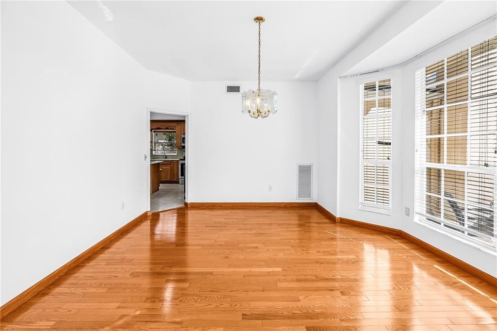 For Sale: $750,000 (5 beds, 4 baths, 3616 Square Feet)