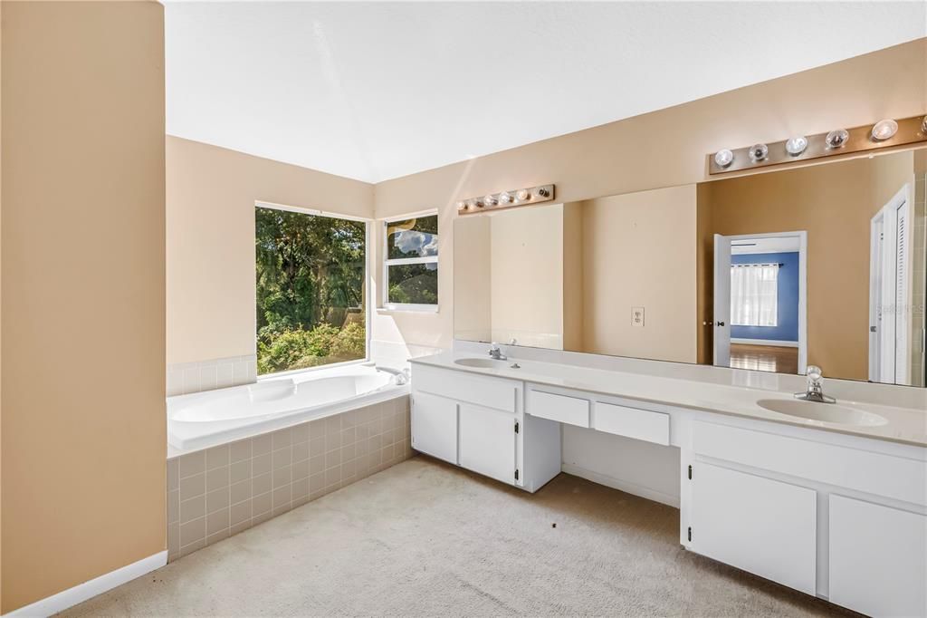 For Sale: $750,000 (5 beds, 4 baths, 3616 Square Feet)