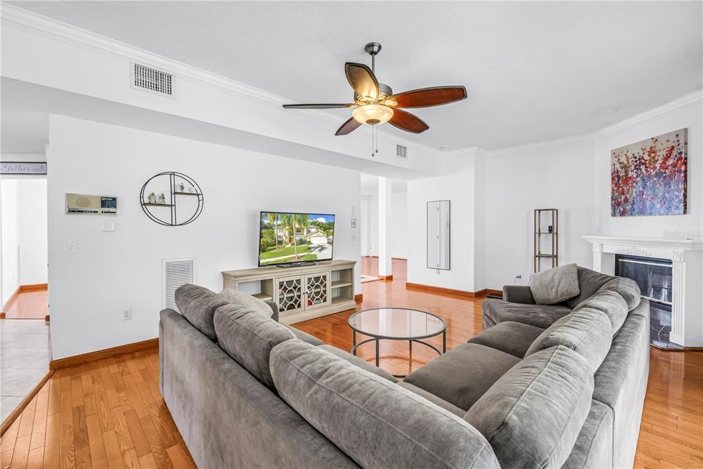For Sale: $750,000 (5 beds, 4 baths, 3616 Square Feet)
