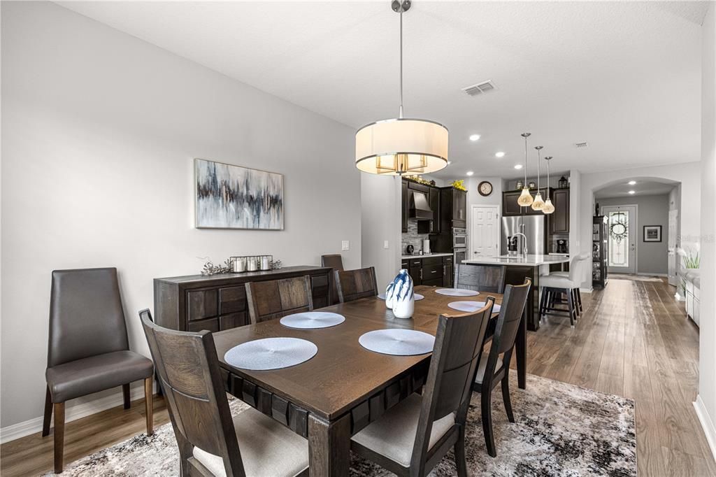For Sale: $444,800 (2 beds, 2 baths, 1904 Square Feet)