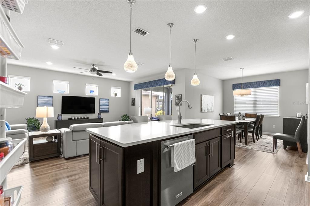 For Sale: $444,800 (2 beds, 2 baths, 1904 Square Feet)