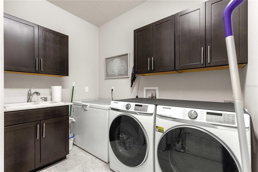 For Sale: $444,800 (2 beds, 2 baths, 1904 Square Feet)