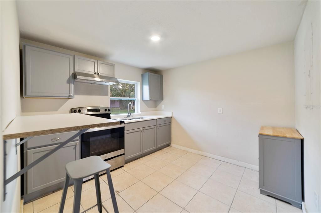 For Rent: $750 (1 beds, 1 baths, 1025 Square Feet)