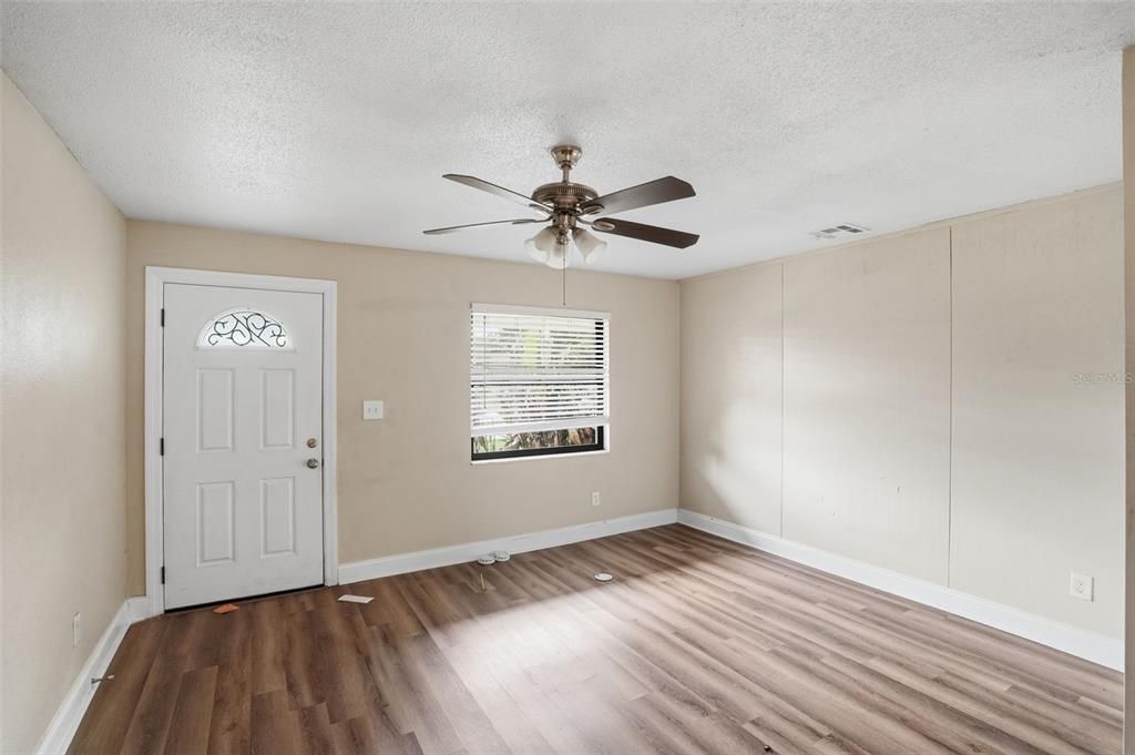 For Sale: $319,410 (4 beds, 2 baths, 1697 Square Feet)