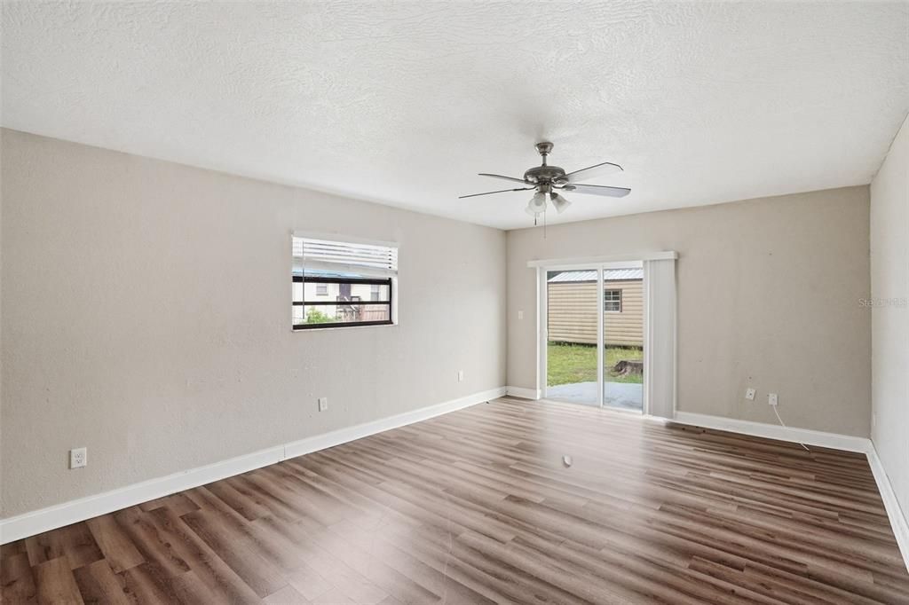 For Sale: $319,410 (4 beds, 2 baths, 1697 Square Feet)