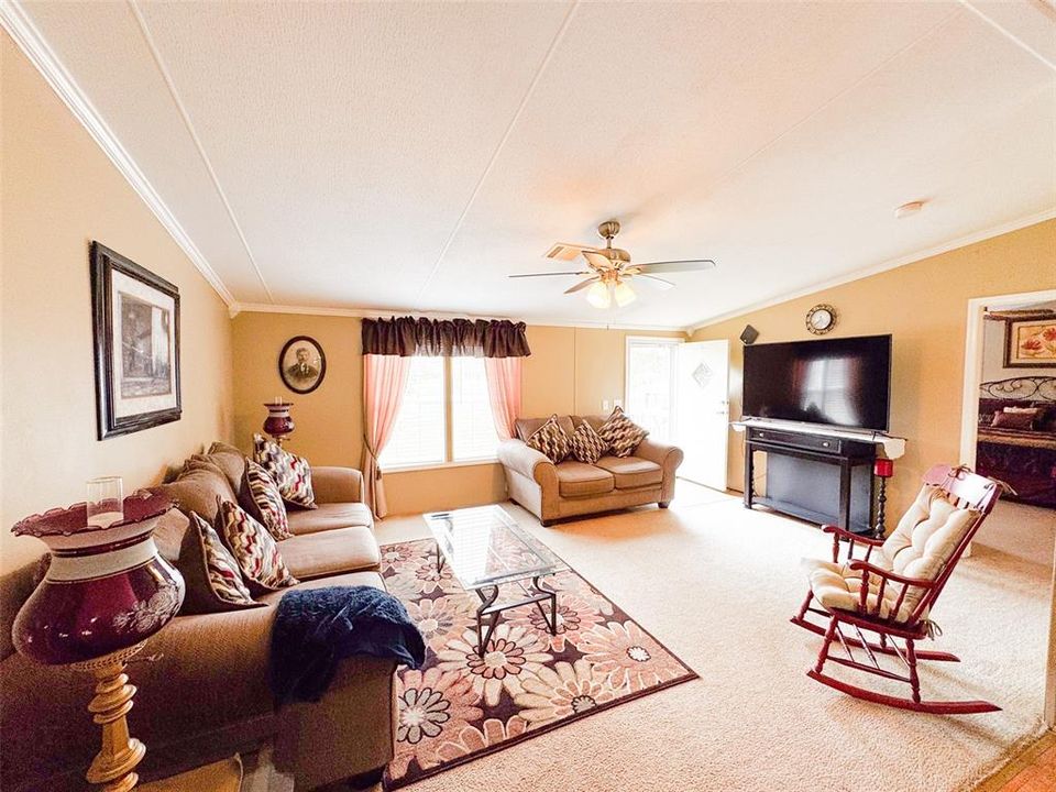 For Rent: $2,250 (3 beds, 2 baths, 1620 Square Feet)