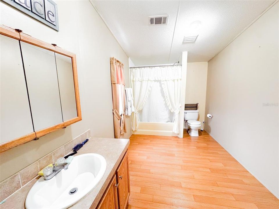 For Rent: $2,250 (3 beds, 2 baths, 1620 Square Feet)