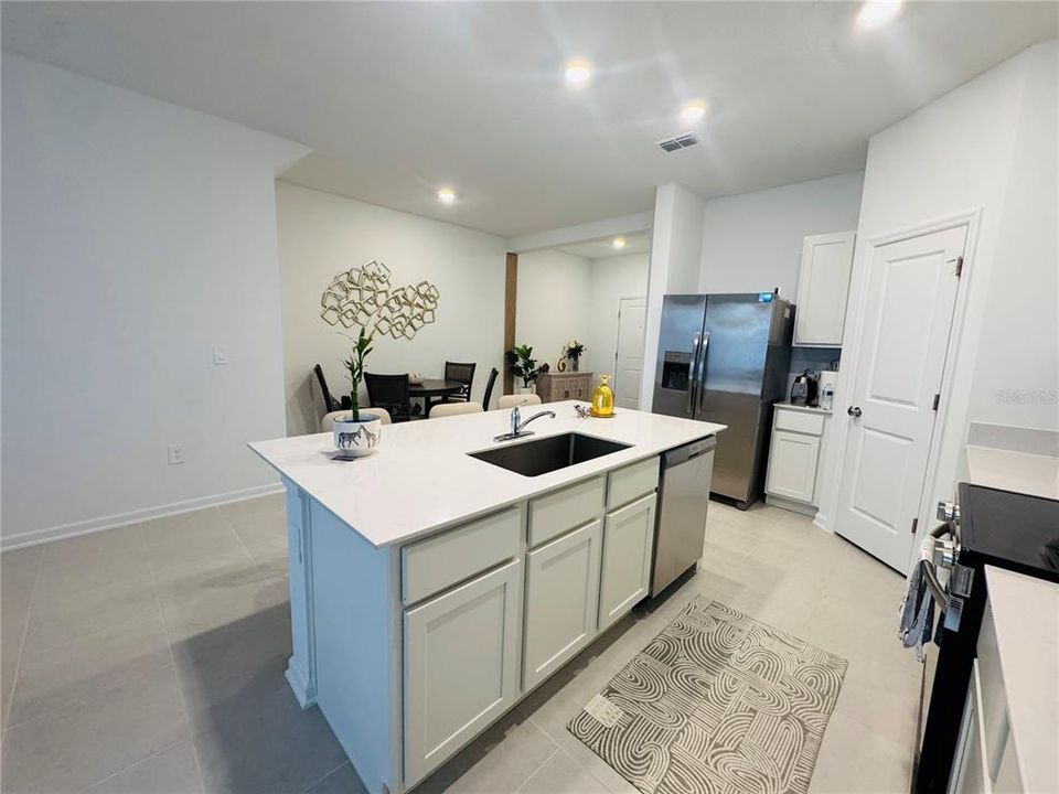 For Rent: $2,000 (3 beds, 2 baths, 1630 Square Feet)
