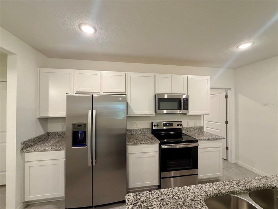 For Rent: $1,995 (2 beds, 2 baths, 1296 Square Feet)