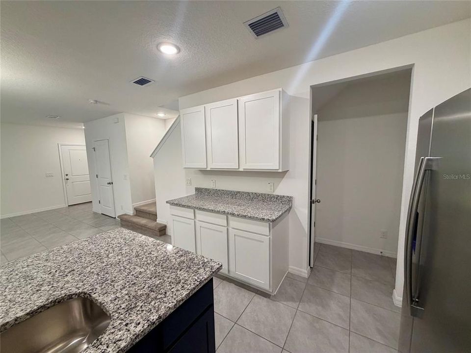 For Rent: $1,995 (2 beds, 2 baths, 1296 Square Feet)