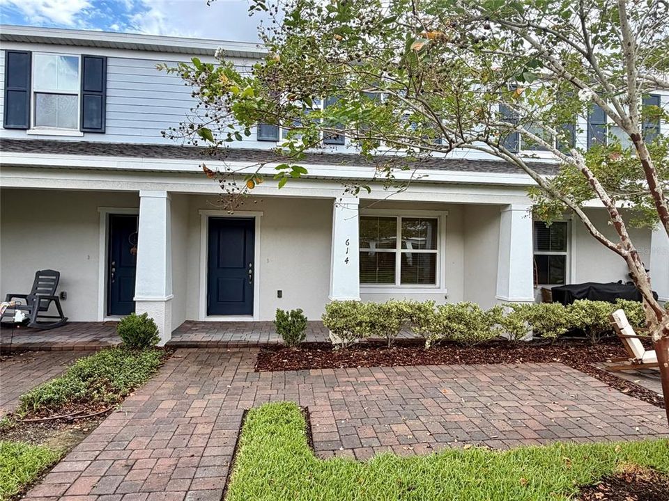For Rent: $1,995 (2 beds, 2 baths, 1296 Square Feet)
