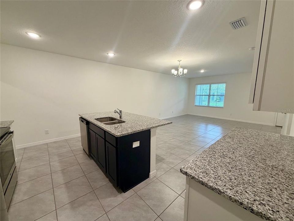 For Rent: $1,995 (2 beds, 2 baths, 1296 Square Feet)