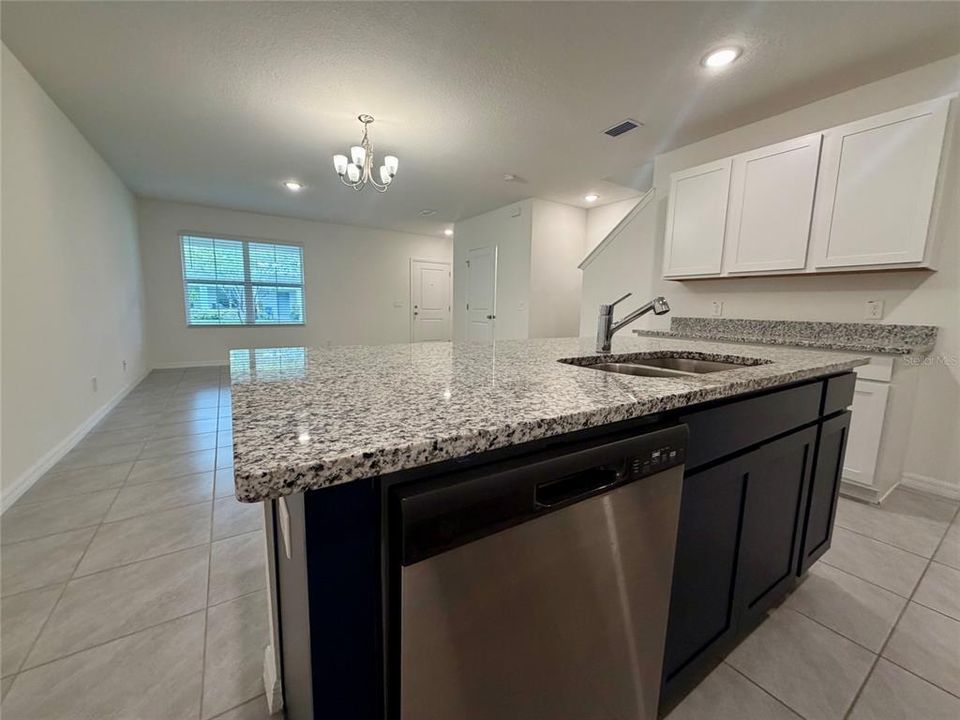 For Rent: $1,995 (2 beds, 2 baths, 1296 Square Feet)