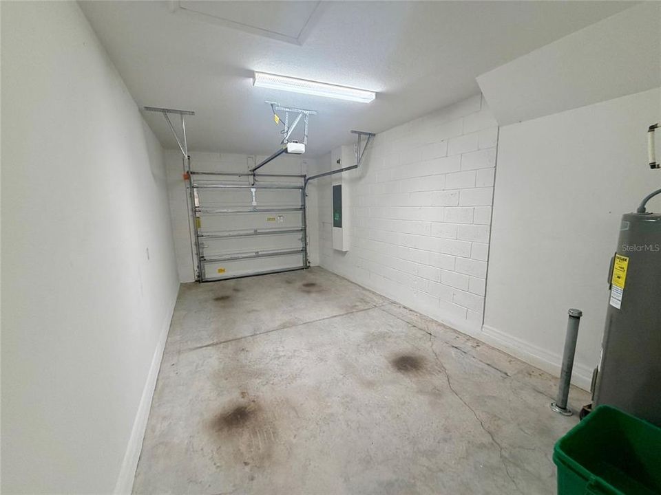 For Rent: $1,995 (2 beds, 2 baths, 1296 Square Feet)