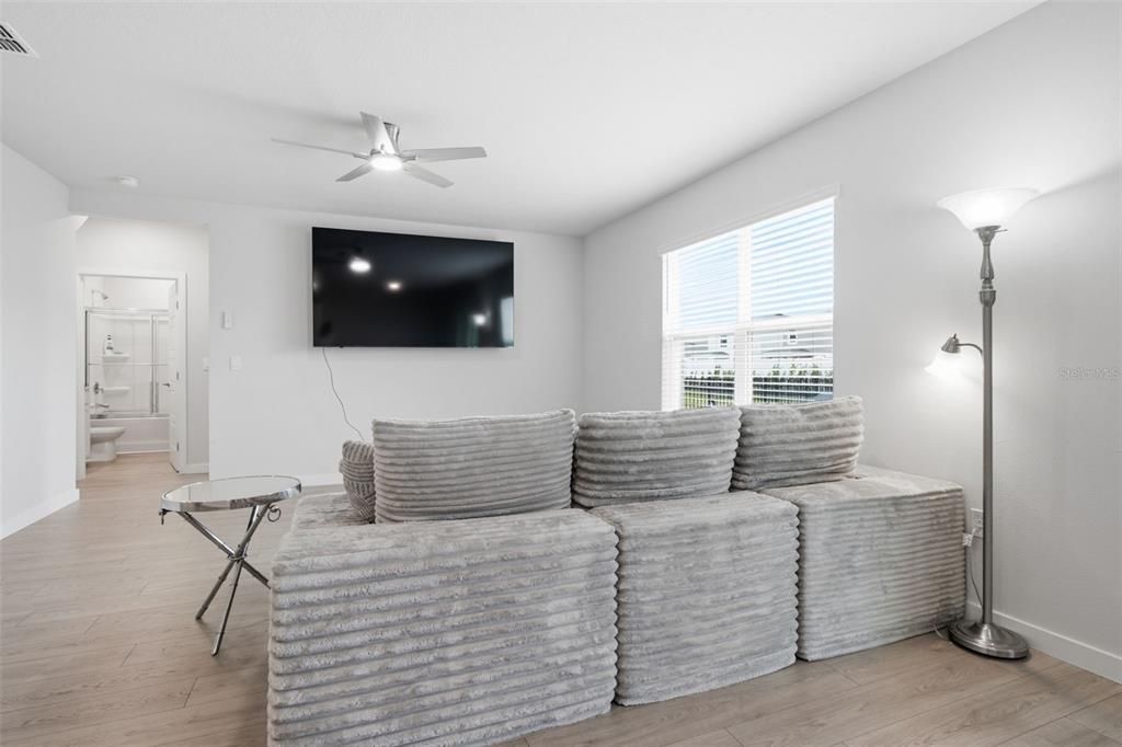For Rent: $4,200 (5 beds, 3 baths, 2605 Square Feet)
