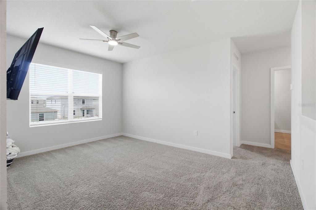 For Rent: $4,200 (5 beds, 3 baths, 2605 Square Feet)