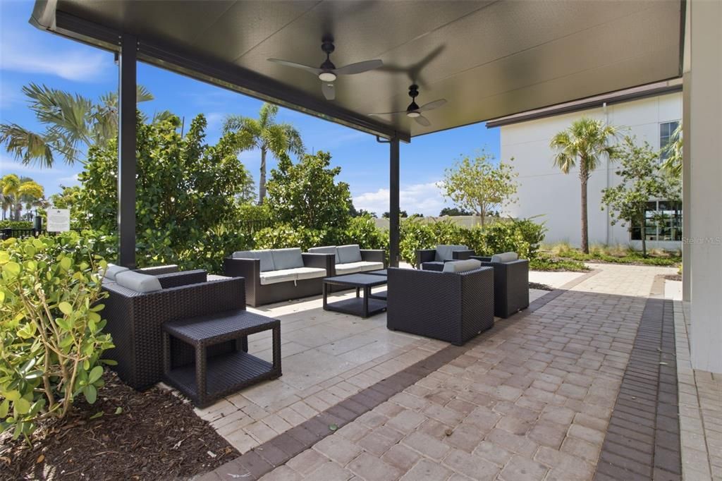 For Rent: $4,200 (5 beds, 3 baths, 2605 Square Feet)