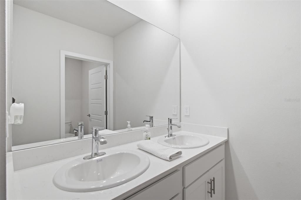 For Rent: $4,200 (5 beds, 3 baths, 2605 Square Feet)