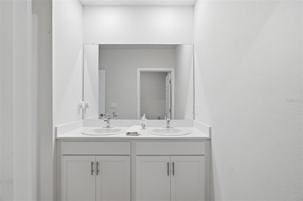 For Rent: $4,200 (5 beds, 3 baths, 2605 Square Feet)