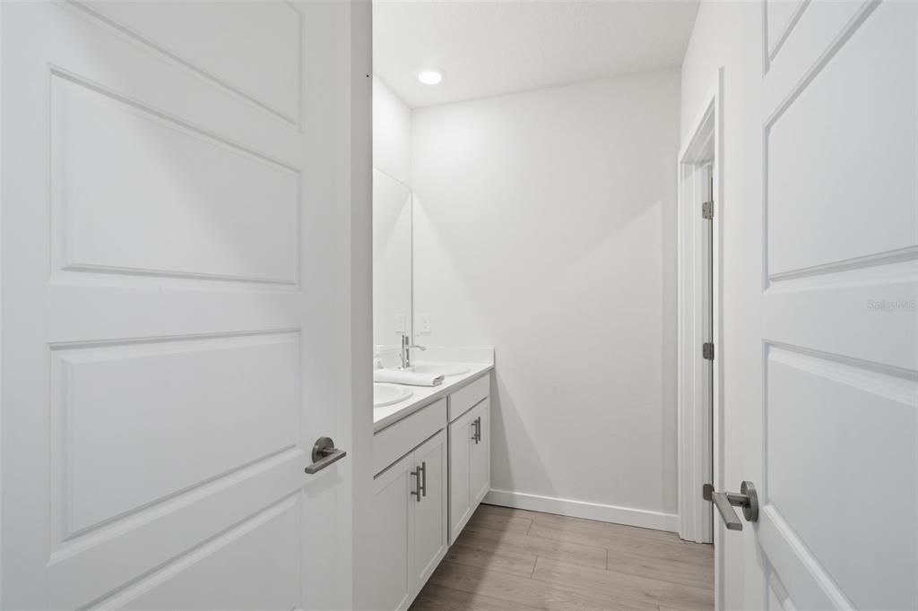 For Rent: $4,200 (5 beds, 3 baths, 2605 Square Feet)