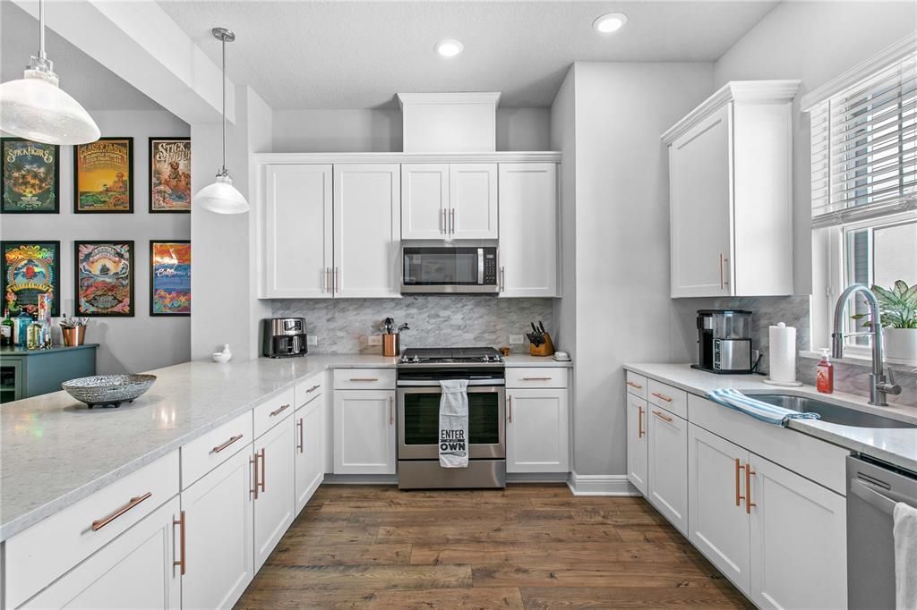 For Sale: $775,000 (3 beds, 3 baths, 1941 Square Feet)