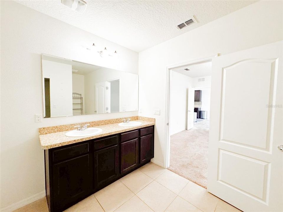 For Rent: $2,100 (4 beds, 2 baths, 1835 Square Feet)