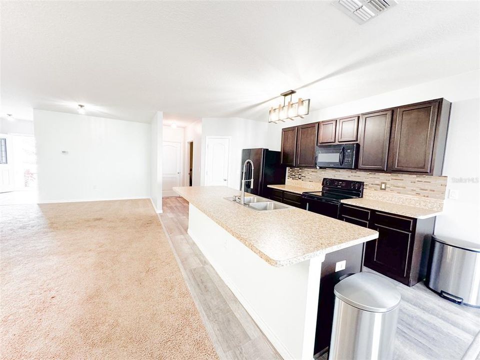 For Rent: $2,100 (4 beds, 2 baths, 1835 Square Feet)