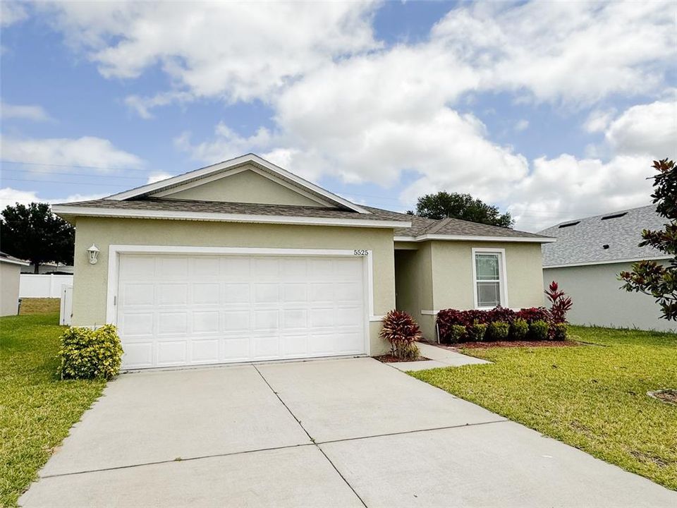 For Rent: $2,100 (4 beds, 2 baths, 1835 Square Feet)