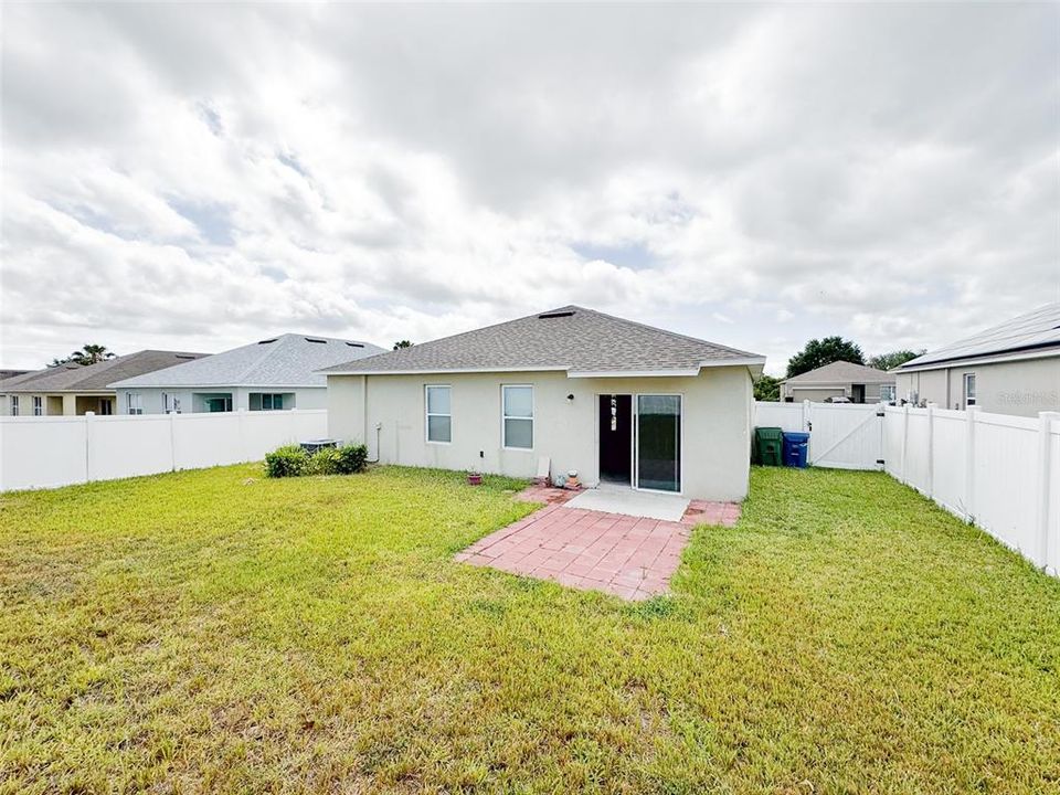 For Rent: $2,100 (4 beds, 2 baths, 1835 Square Feet)