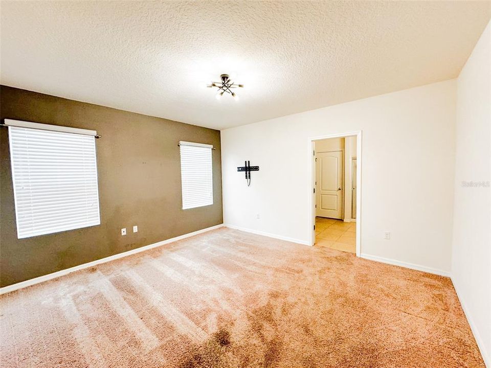 For Rent: $2,100 (4 beds, 2 baths, 1835 Square Feet)