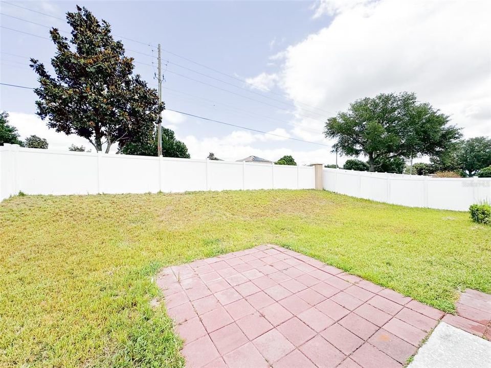 For Rent: $2,100 (4 beds, 2 baths, 1835 Square Feet)