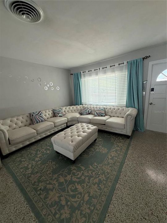 В аренду: $5,000 (3 спален, 3 ванн, 1363 Квадратных фут)