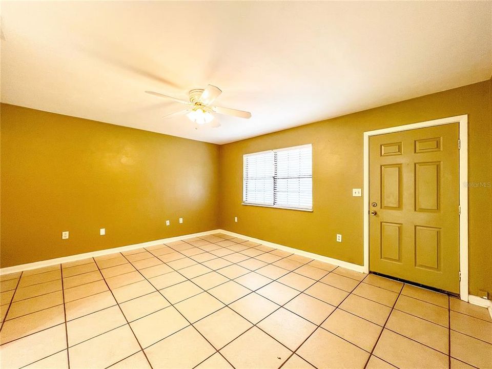 For Rent: $1,600 (3 beds, 2 baths, 1080 Square Feet)