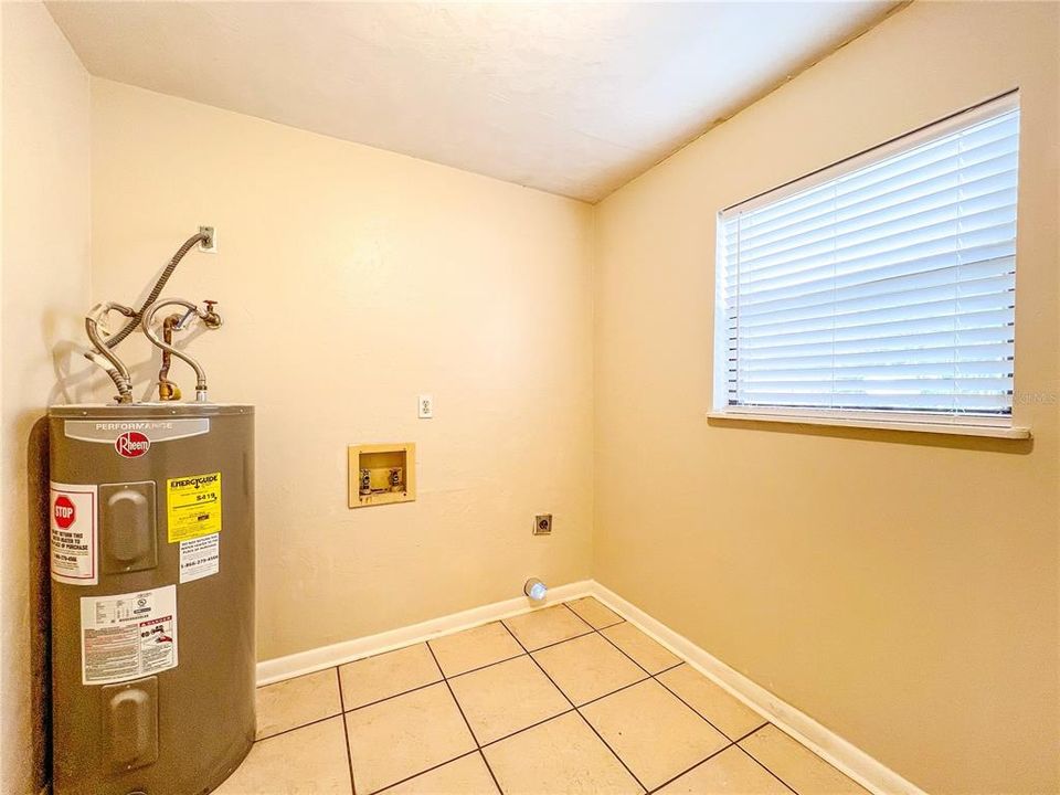 For Rent: $1,600 (3 beds, 2 baths, 1080 Square Feet)