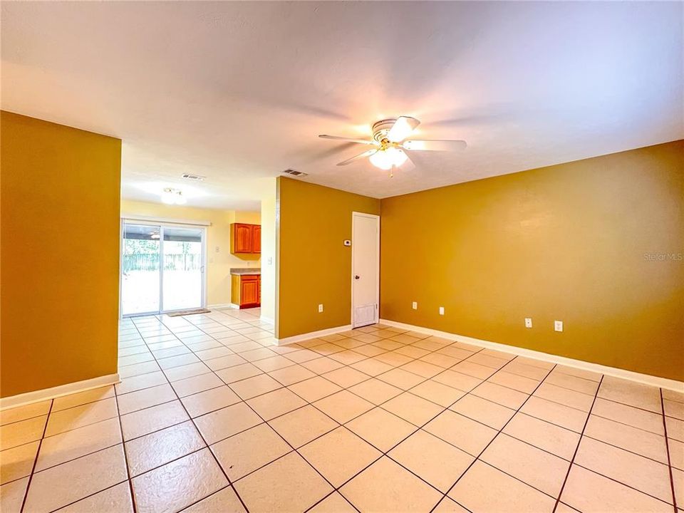 For Rent: $1,600 (3 beds, 2 baths, 1080 Square Feet)