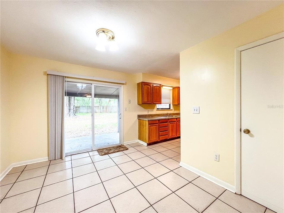 For Rent: $1,600 (3 beds, 2 baths, 1080 Square Feet)
