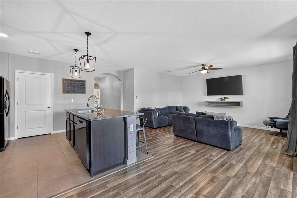 En Venta: $364,900 (3 camas, 2 baños, 1690 Pies cuadrados)
