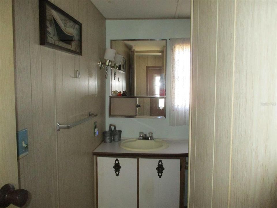 For Sale: $79,900 (2 beds, 1 baths, 1332 Square Feet)