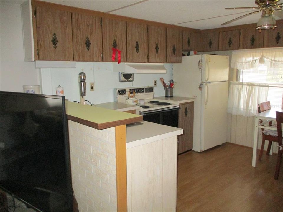For Sale: $79,900 (2 beds, 1 baths, 1332 Square Feet)
