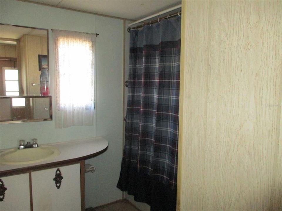For Sale: $79,900 (2 beds, 1 baths, 1332 Square Feet)