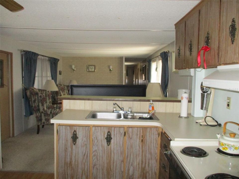 For Sale: $79,900 (2 beds, 1 baths, 1332 Square Feet)