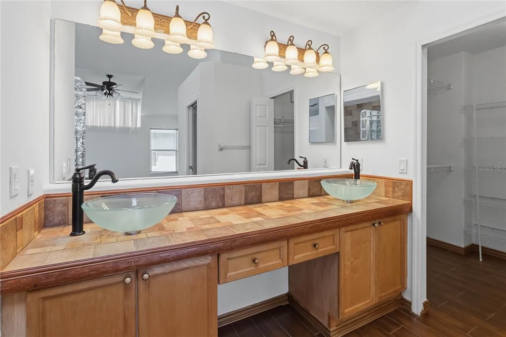For Sale: $349,900 (4 beds, 2 baths, 1842 Square Feet)