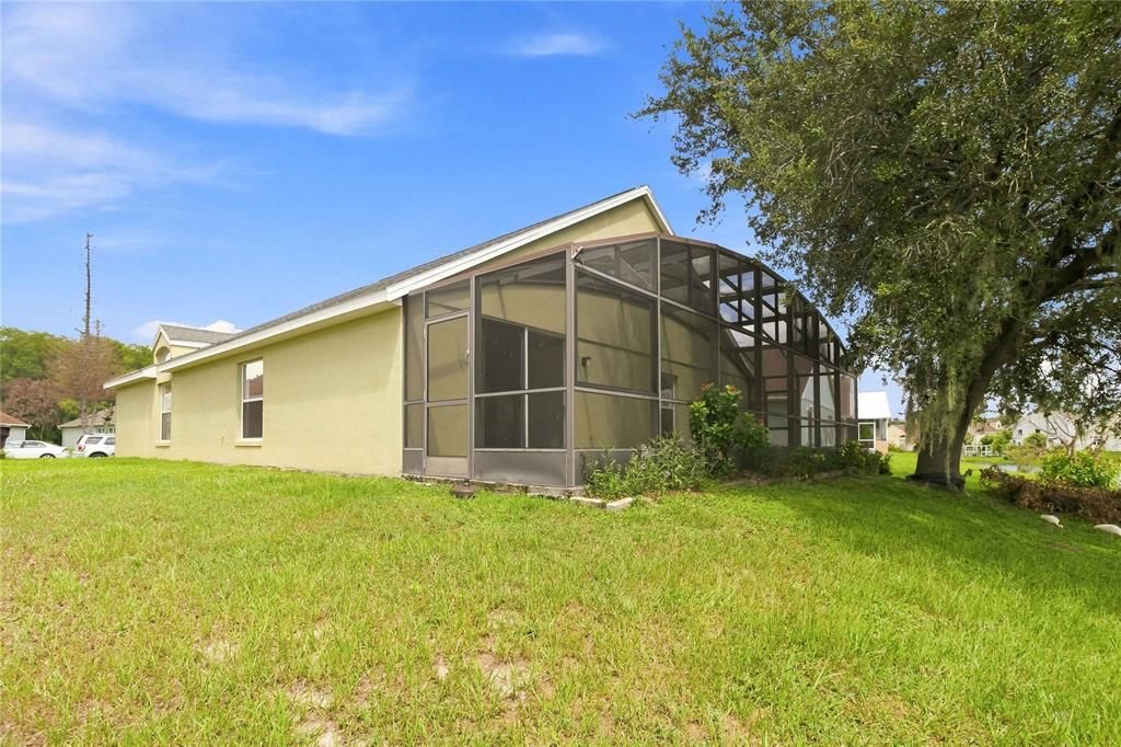 For Sale: $349,900 (4 beds, 2 baths, 1842 Square Feet)