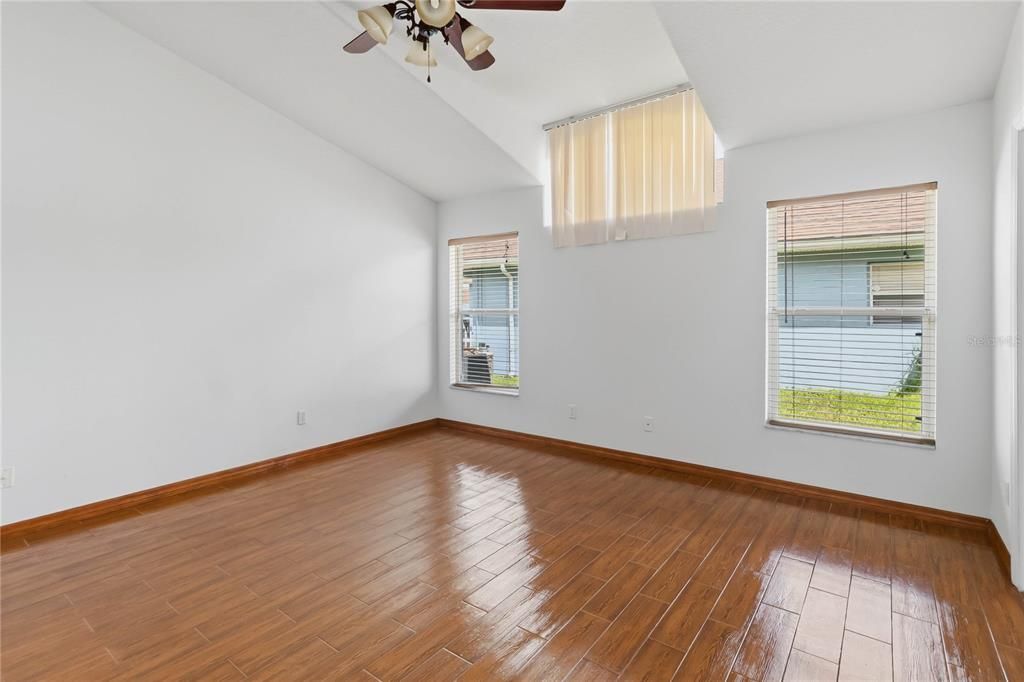 For Sale: $349,900 (4 beds, 2 baths, 1842 Square Feet)