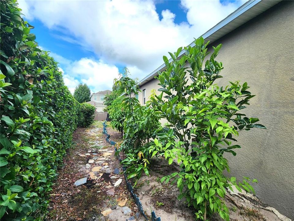 For Sale: $389,900 (4 beds, 3 baths, 2293 Square Feet)