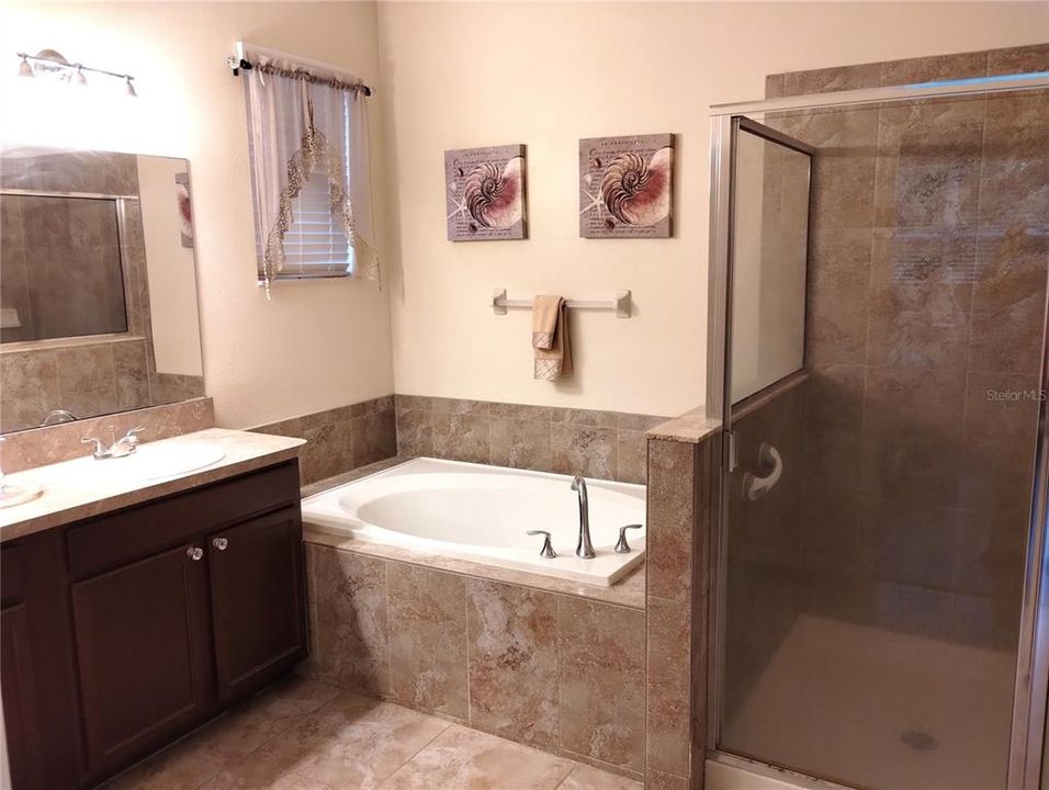 For Sale: $389,900 (4 beds, 3 baths, 2293 Square Feet)