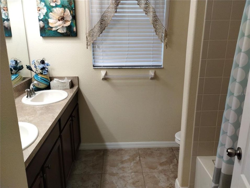 For Sale: $389,900 (4 beds, 3 baths, 2293 Square Feet)