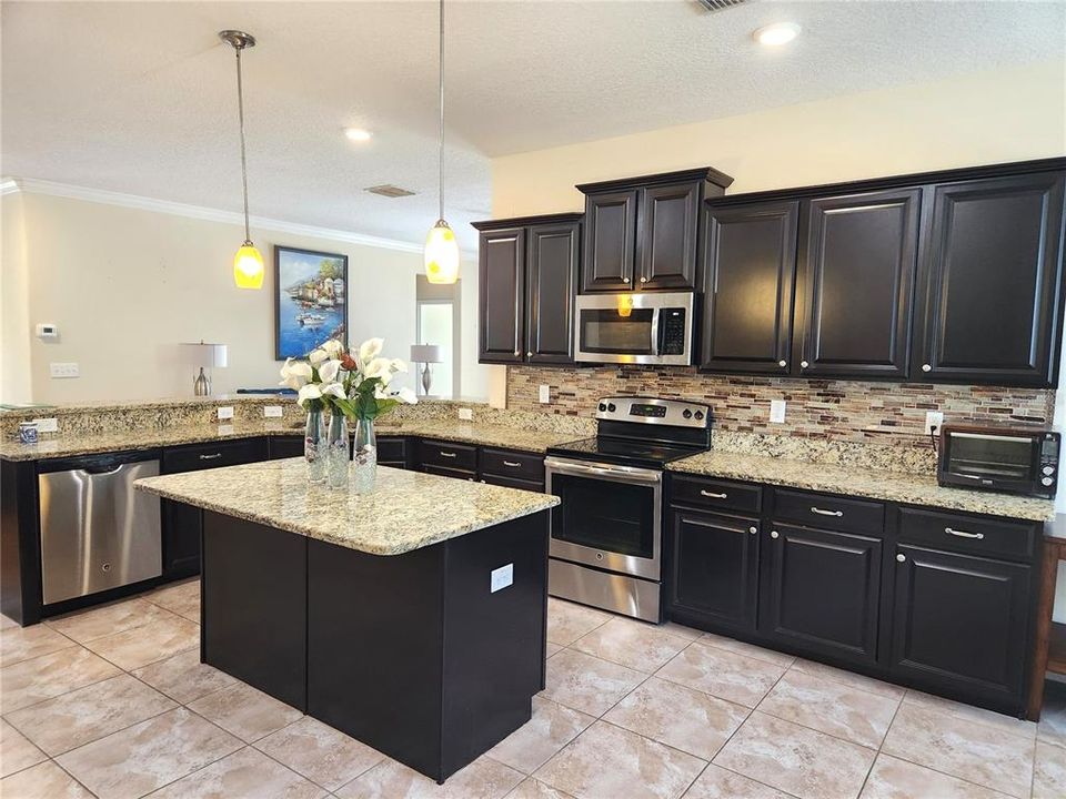 For Sale: $389,900 (4 beds, 3 baths, 2293 Square Feet)
