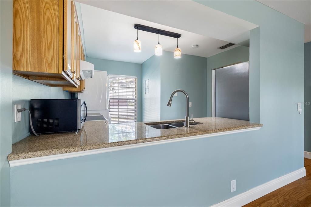 For Rent: $2,350 (2 beds, 1 baths, 1080 Square Feet)